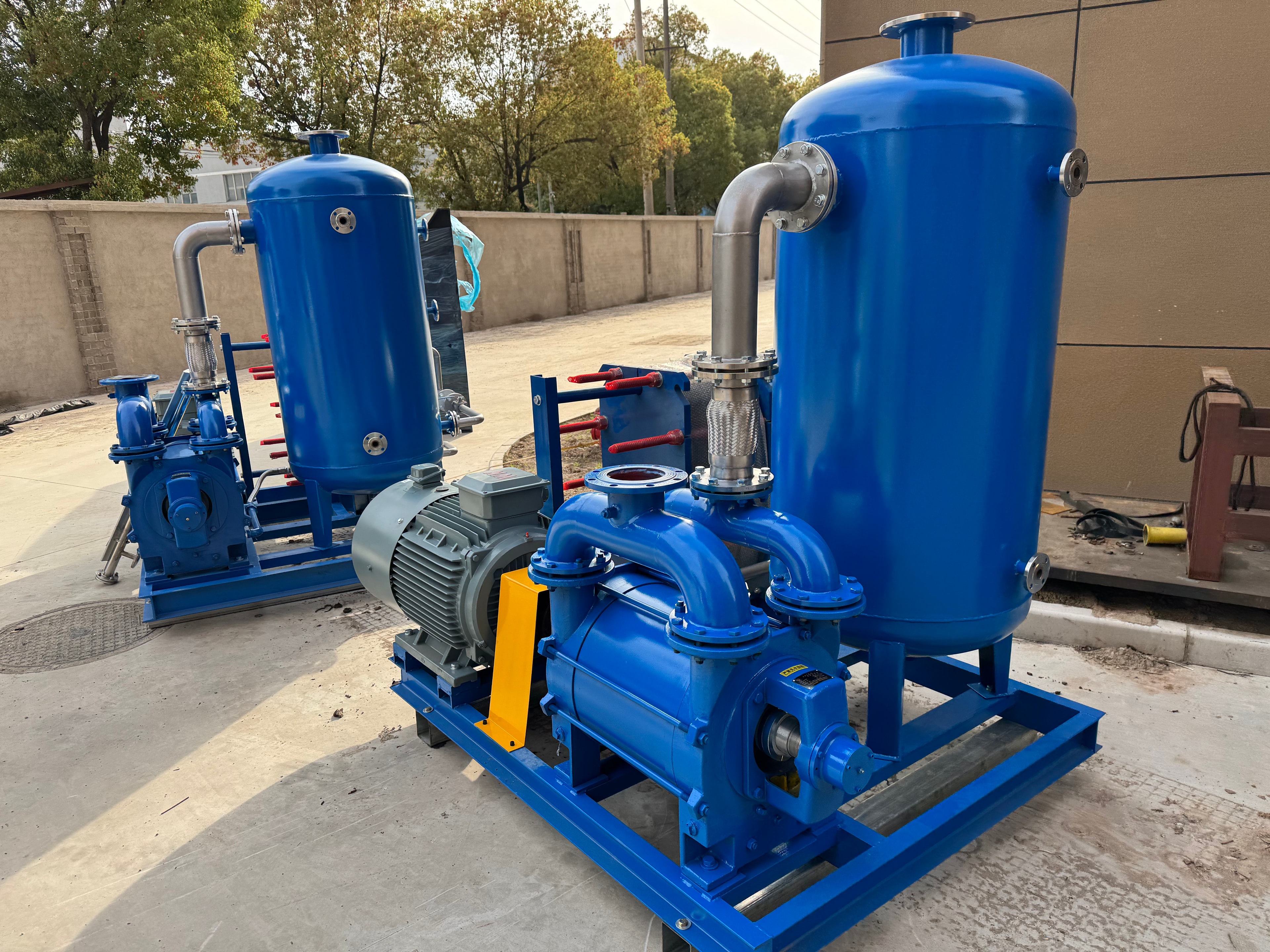 2S liquid ring vacuum pump skid with gas-liquid separator and plate heat exchanger