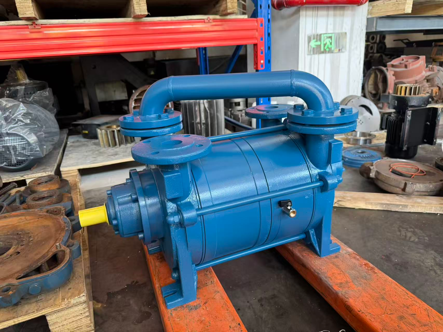 2S two-stage liquid ring vacuum pump photographed in the ZT Pumps workshop